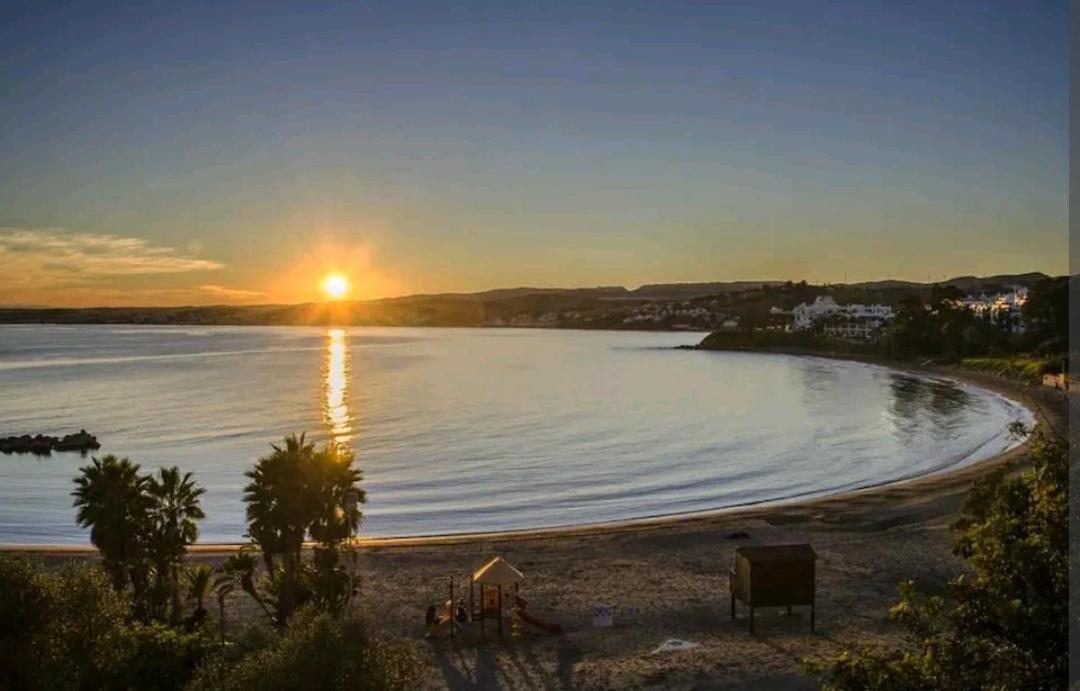 Ferienwohnung Junto A La Playa Del Cristo Cerca Del Puerto Estepona Exterior foto