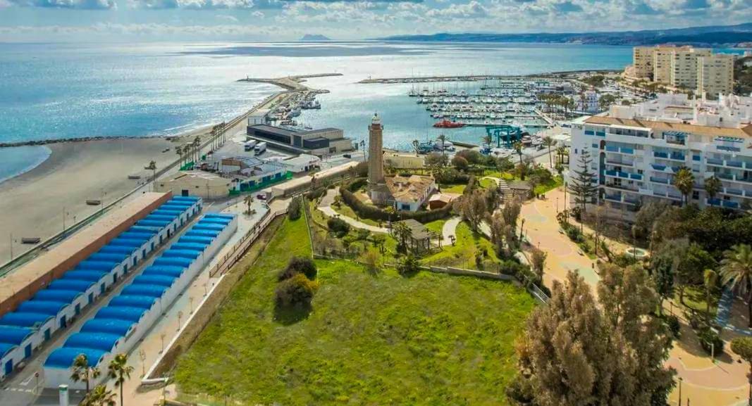 Ferienwohnung Junto A La Playa Del Cristo Cerca Del Puerto Estepona Exterior foto